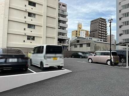 サニーハイム舟入の駐車場
