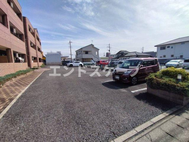 モデルナ江木の駐車場|高崎、前橋のお部屋探しはエンドスケープまで！お客様の理想お聞かせ下さい♪