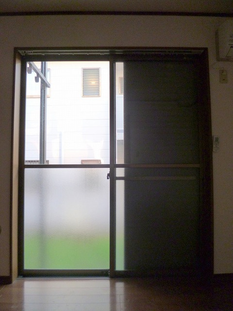メゾン・オークのセキュリティ|★防犯シャッターで外部からの侵入を許しません★