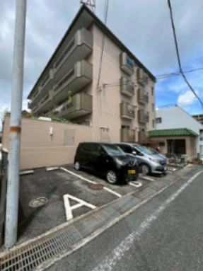 グリーンハイツ紫明園の駐車場