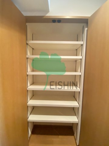 オーキッドレジデンス上呉服の玄関|下駄箱もしっかりついてます！