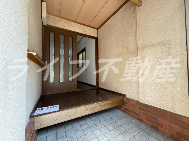 深野5丁目テラスの玄関|明るい玄関です