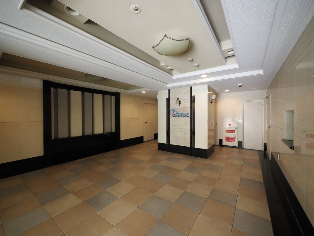 プレサンス本町リアルシティのロビー