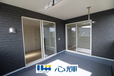 【バルコニー】 | クレイドルガーデン宇部市西岐波第９（２号棟） | 日当たりのよい住宅エリアですので、多くの陽光が降り注ぎ、室内には陽だまりを生み出してくれます。