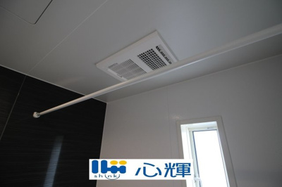 【設備】 | クレイドルガーデン宇部市西岐波第９（２号棟） | 浴室換気・乾燥・暖房機（本体）。冬場の予備暖房、夜間や梅雨時の衣類乾燥、カビ対策などに活躍します。
