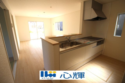【キッチン】 | クレイドルガーデン宇部市西岐波第９（２号棟） | 充分なスペースを実現したキッチン空間となっています。寛ぐ方とお料理をされる方の一体感を重視した設計。