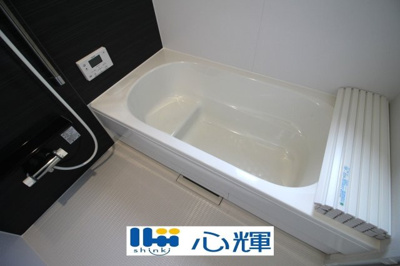 【浴室】 | クレイドルガーデン宇部市西岐波第９（２号棟） | 疲れを癒す場所にふさわしい快適で清潔な空間で、心も体もオフになるリラックスタイムをお楽しみ下さい。