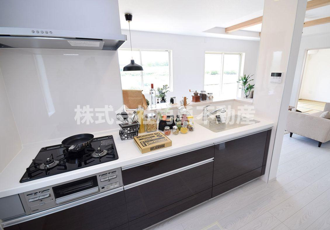 平塚市袖ヶ浜4期　新築一戸建て　2号棟の内観：施工例|《施工例》キッチン