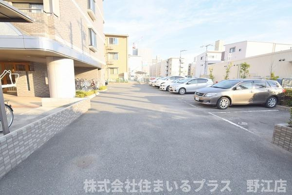 ソフィアコートの駐車場