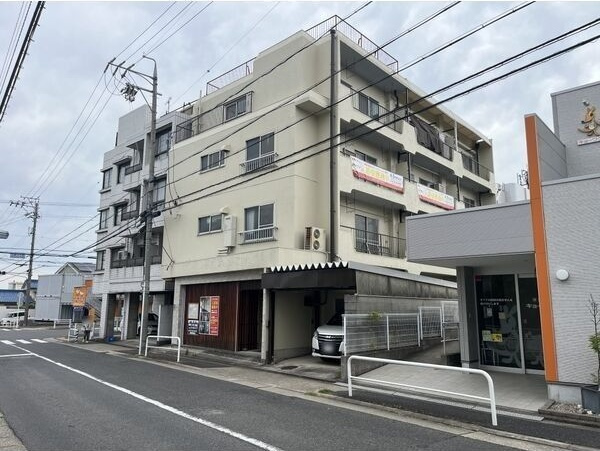カリテプリの駐車場