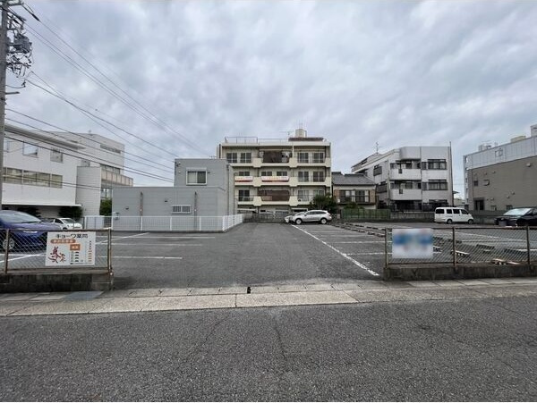 カリテプリの駐車場