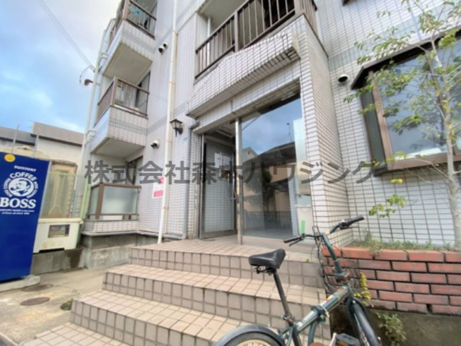 【エントランス】 | 　下木田マンション | 落ち着いたエントランスです