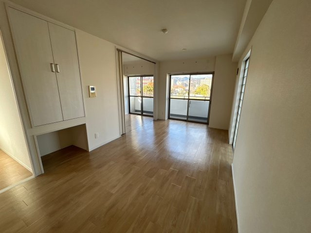 豊中市向丘２丁目の賃貸マンションの居間・リビング
