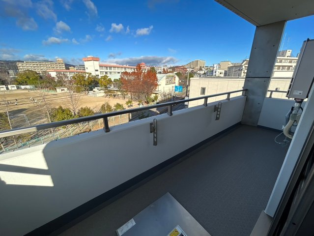 豊中市向丘２丁目の賃貸マンションのバルコニー
