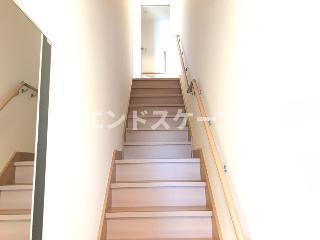 ラウレア OZの内装|階段
高崎、前橋のお部屋探しはエンドスケープまで！お客様の理想お聞かせ下さい♪