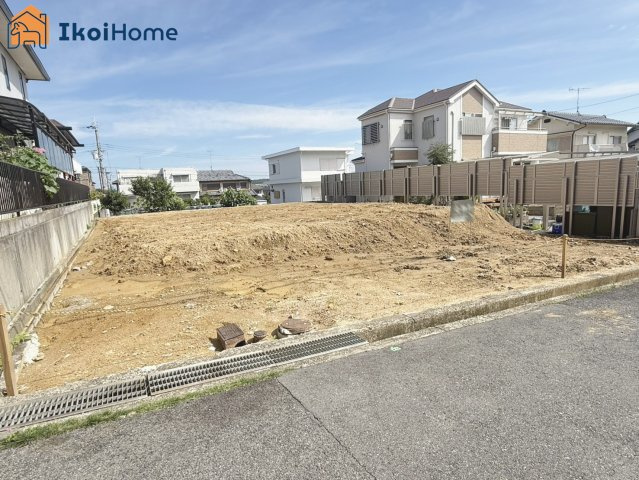 神戸市西区桜が丘西町　土地の前面道路含む現地写真|●年中無休：当日予約可●前面道路との高低さがなく、入出庫もしやすいです。