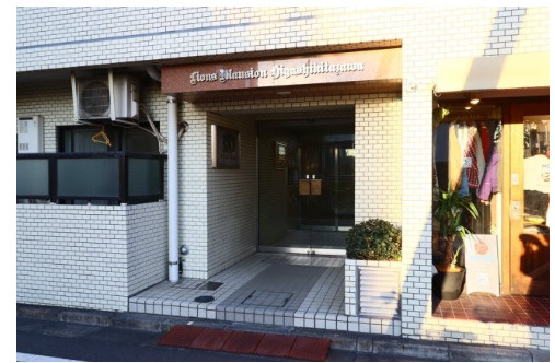 世田谷区北沢５丁目の賃貸マンションのエントランス