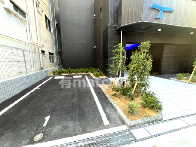 セレニテ日本橋エクラの駐車場