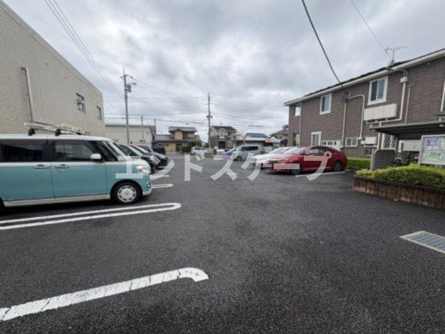 ローリエ伊勢崎亭Ⅱの駐車場|高崎、前橋のお部屋探しはエンドスケープまで！お客様の理想お聞かせ下さい♪