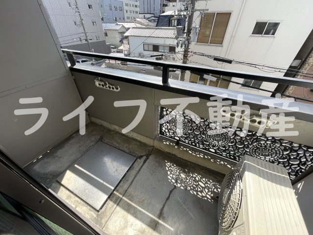 CTビュー小阪のバルコニー|暖かな日差しのふりそそぐバルコニー