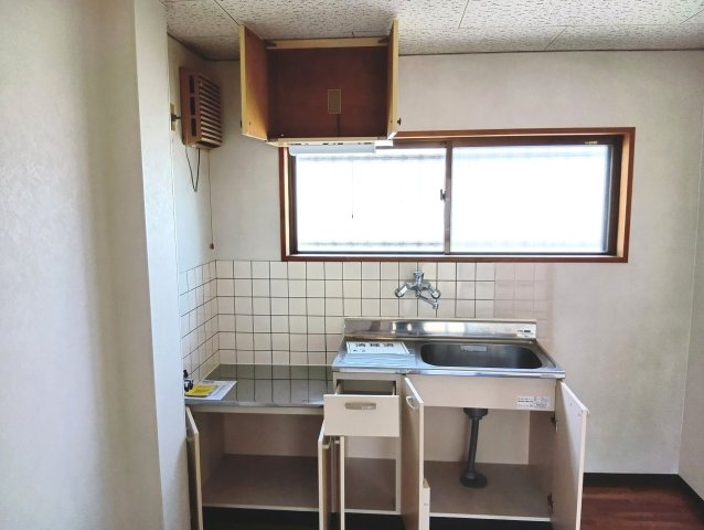 ハイツYO坂本の収納|使いやすいキッチンです