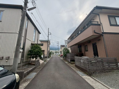 【前面道路含む現地写真】 | 南足柄市中沼　家庭菜園可能　3DK