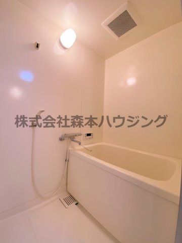 【浴室】 | 　ヴィルヌーブエスト | 落ち着いた空間のお風呂です