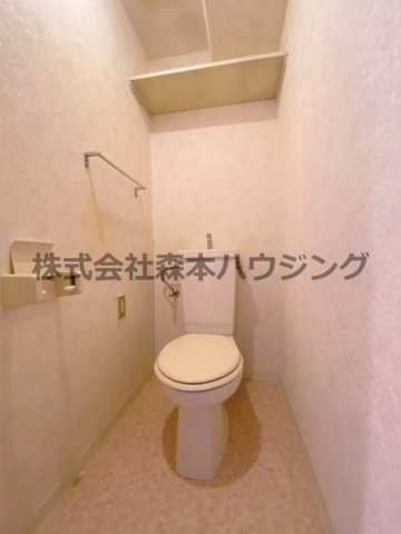 【トイレ】 | 　ヴィルヌーブエスト | 落ち着いた色調のトイレです