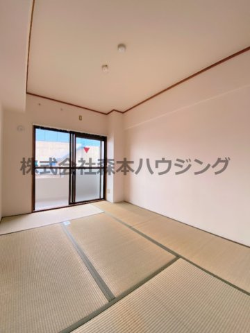 【和室】 | 　ヴィルヌーブエスト | 柔らかい畳が心地よい和室