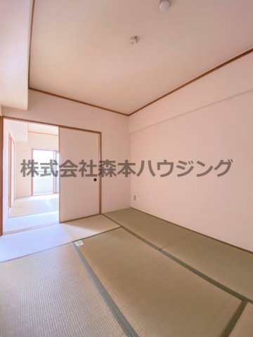 【和室】 | 　ヴィルヌーブエスト | 和室、ちょっとしたくつろぎスペースにいかがでしょうか