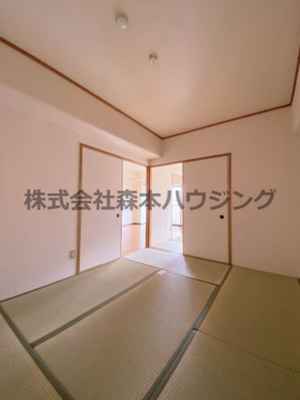 【和室】 | 　ヴィルヌーブエスト | 畳の上でゆっくりとくつろげる和室です