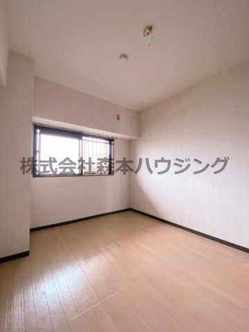 【洋室】 | 　ヴィルヌーブエスト | 明るい洋室です