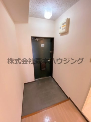 【玄関】 | 　ヴィルヌーブエスト | ゆったりとした玄関です