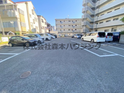 【駐車場】 | 　ヴィルヌーブエスト | 駐車場完備です