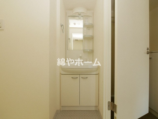 サンロール難波南の洗面所|コンパクトで使いやすい洗面所