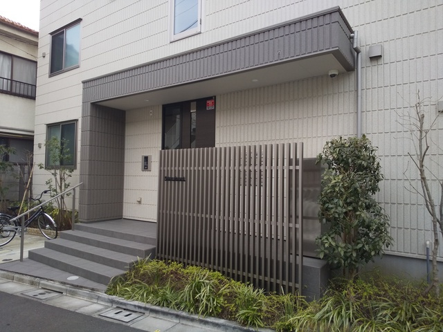中野区野方１丁目の賃貸マンションのエントランス|★キレイな外観です★