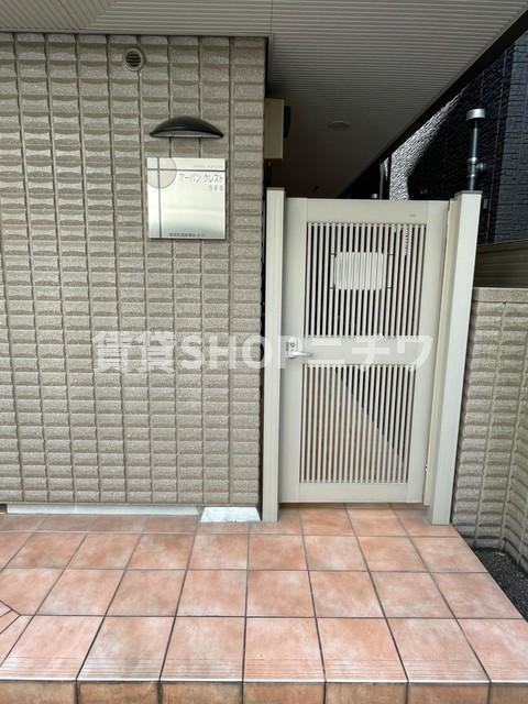 新宿区西新宿８丁目の賃貸マンションのエントランス|★門扉★