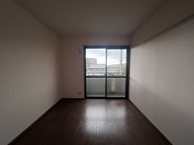 クレールタウン立花の洋室