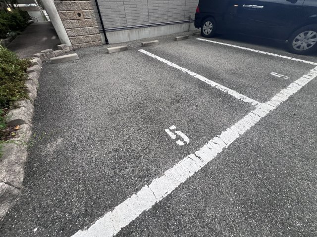 クレールタウン立花の駐車場