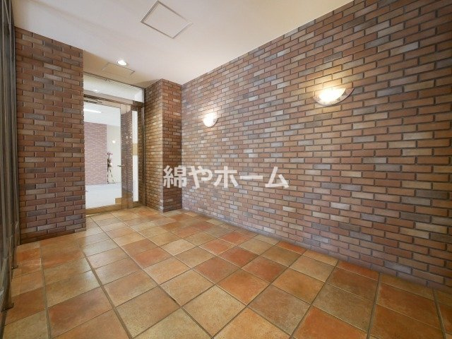 グランシス難波西のロビー|清潔なロビーです