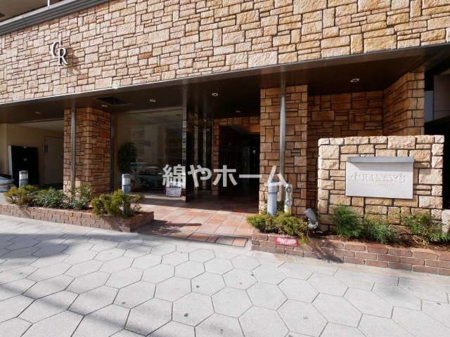 グランシス難波西のエントランス|ゆとりのあるエントランスです