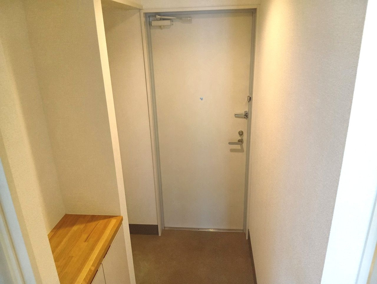 FLAT・Zの玄関|収納もある玄関です