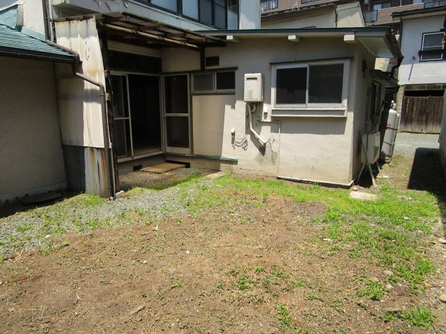 【庭】 | 本町通二丁目貸家 | お庭が付いています