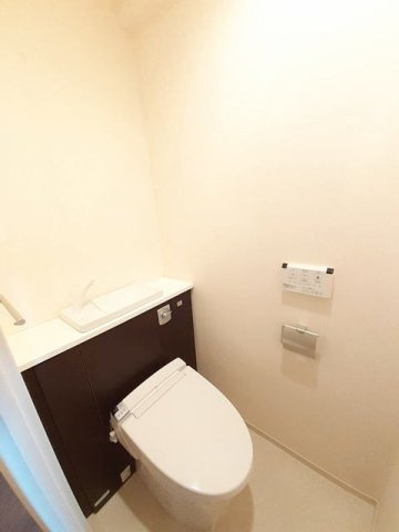 アネックス小峯のトイレ|落ち着いた色調のトイレです