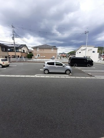サンシャインナオコの駐車場|駐車場です