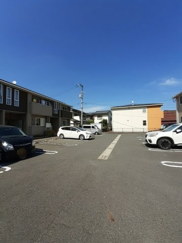 カルモβの駐車場