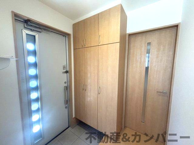 北斎院町の中古のおうち　松山市北斎院町中古戸建の収納|玄関収納です

