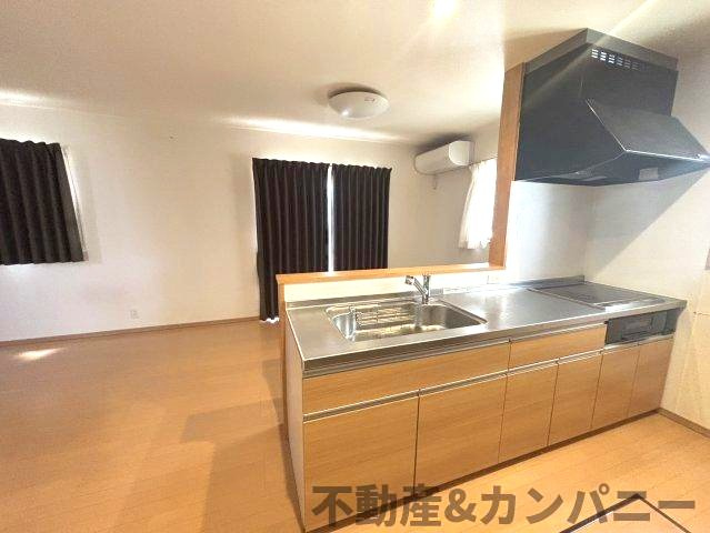 北斎院町の中古のおうち　松山市北斎院町中古戸建のキッチン|きれいなキッチンです
