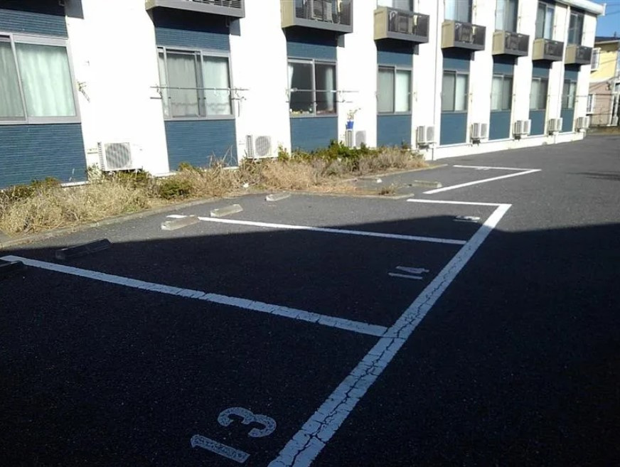 レオネクストグリッターバカボンの駐車場