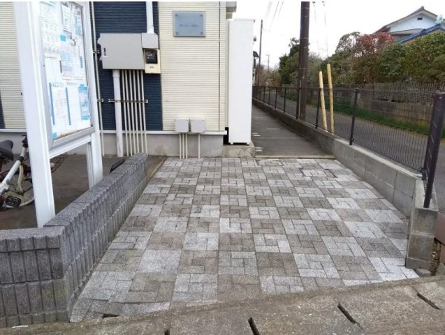 レオネクストグリッターバカボンのエントランス